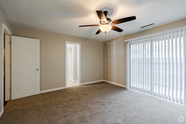 3BR, 2BA - 1440SF - Master Bedroom