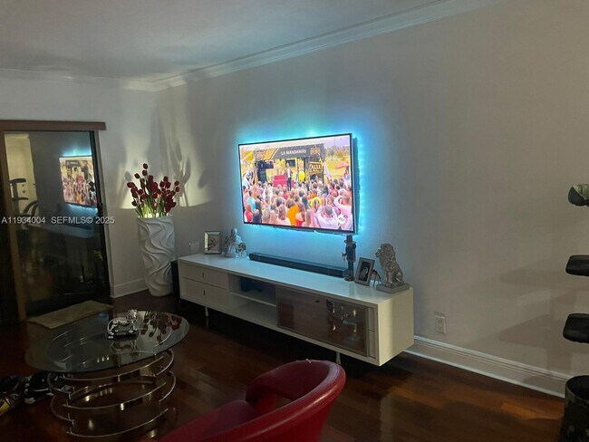 Photo - 8290 Lake Dr Unidad 420