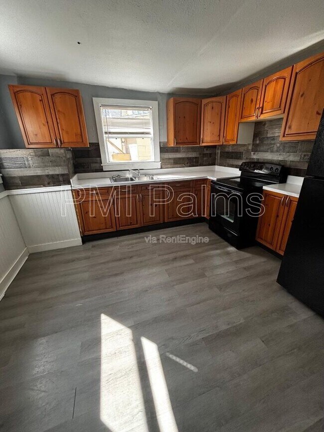 Photo - 2320 W Walnut St