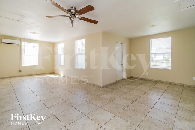 Photo - 434 Bloomfield Dr