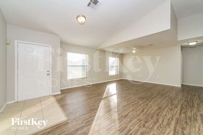 Photo - 307 Medina Ct