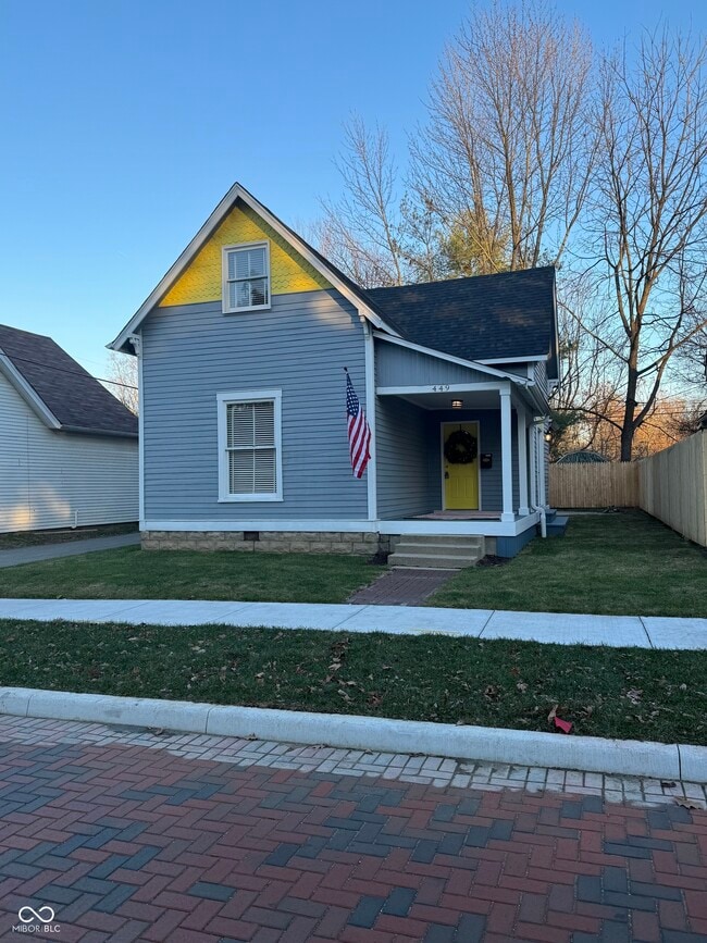 Photo - 449 Yandes St