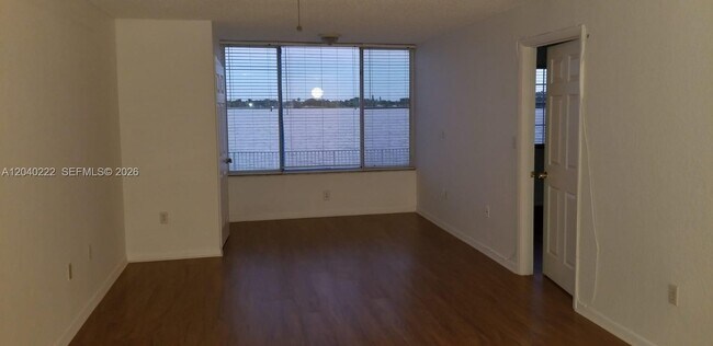Photo - 2811 N Oakland Forest Dr Unidad 105