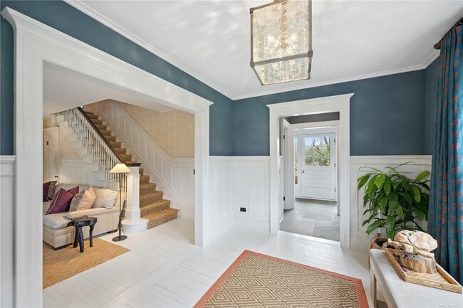 47 Huntting Ln
