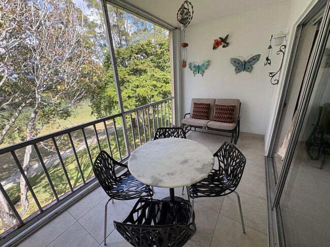 Building Photo - 1055 Country Club Dr Unit 404