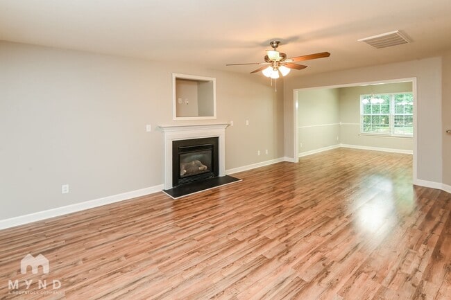 Photo - 222 Kendra Dr SW