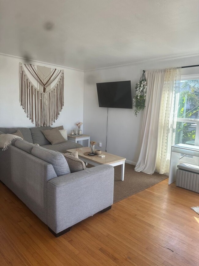 Photo - 731-33 Beryl St Unit 733