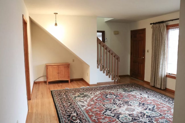 Photo - 425 N Hillsdale Dr