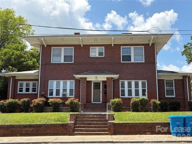 Building Photo - 215 N 3rd St Unit C