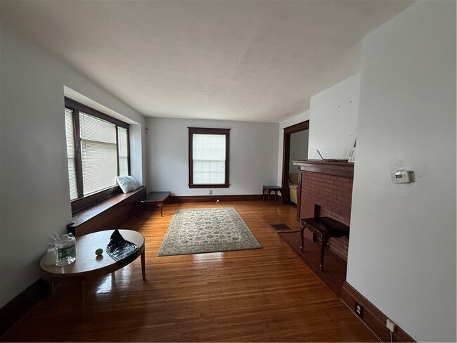 Photo - 60 Kingston St