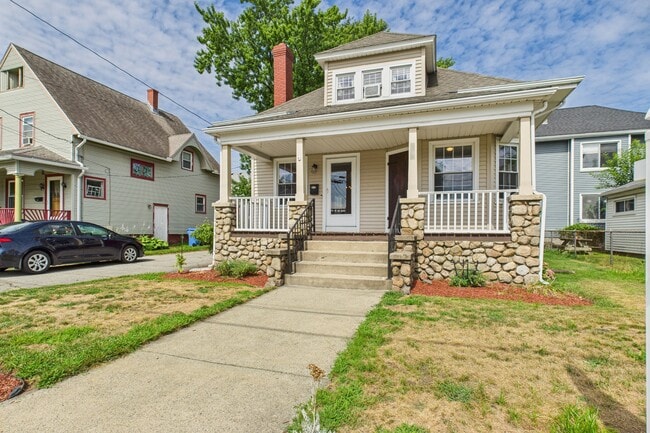 Building Photo - 575 Pontiac Ave Rental
