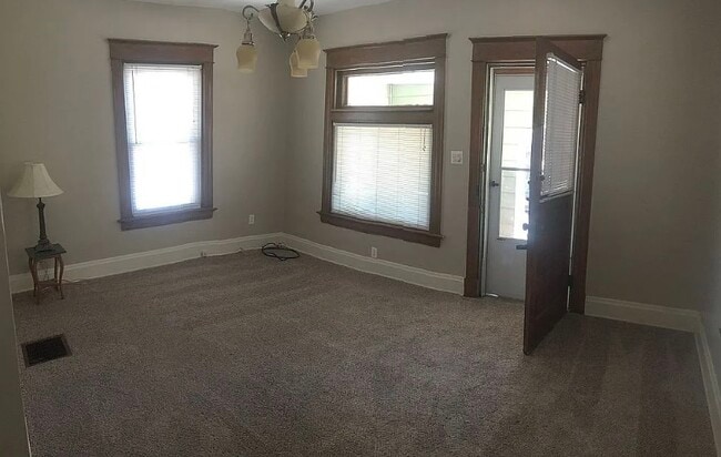 Photo - 5251 Warren Ave