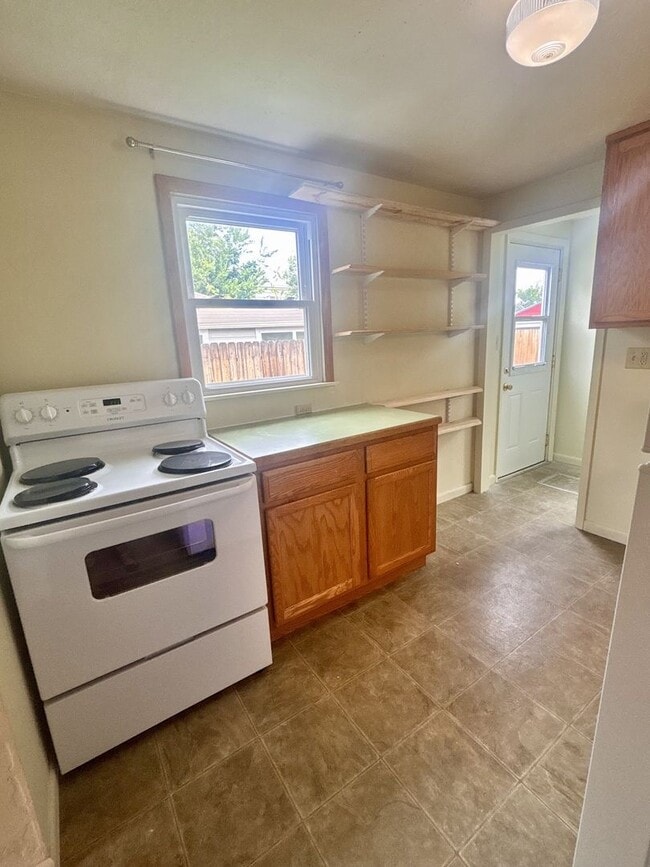 Photo - 608 Endicott St