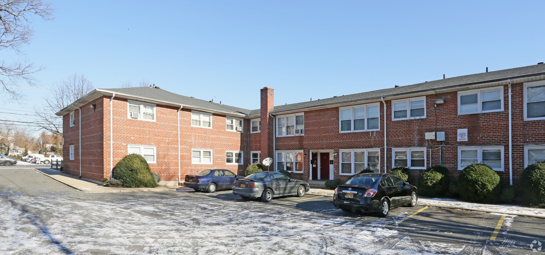231 W Merrick Rd - 231 W Merrick Rd
