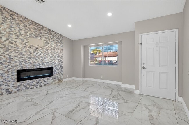 Photo - 492 Chelsea Dr