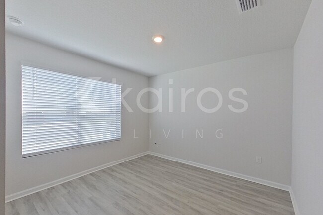 Photo - 4807 Malay Cir