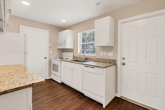 Photo - 5257 Leeds Rd