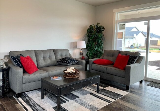 Photo - Large 4 bedroom in Redmond, new listing!  A/C!