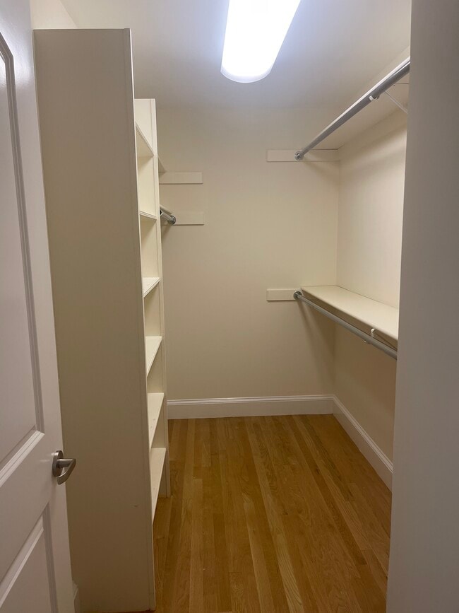 Photo - 901 W Roxbury Pky