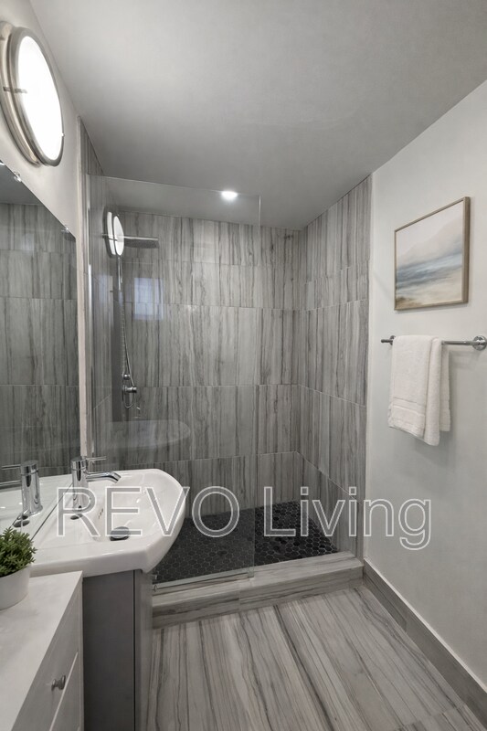 Photo - 7800 Lundy's Ln