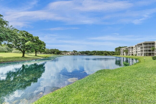 Photo - 9470 Poinciana Pl Unit 308