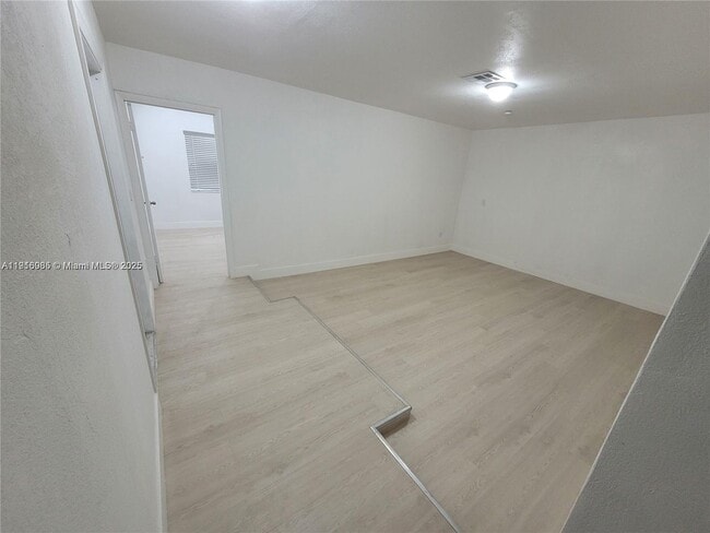 Photo - 637 W 31st St Apartamento Unidad 2