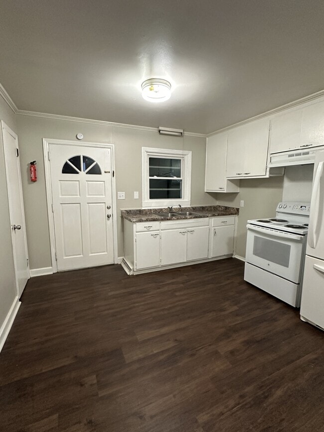 Photo - COMING SOON: Spacious 2 bedroom apartment