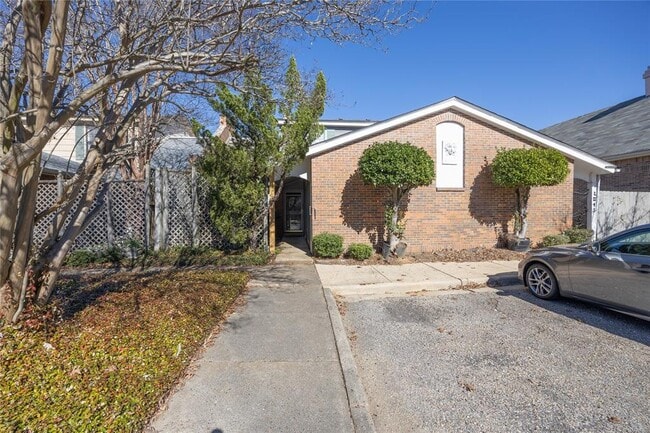 Building Photo - 2043 Hazel Hedge Ln