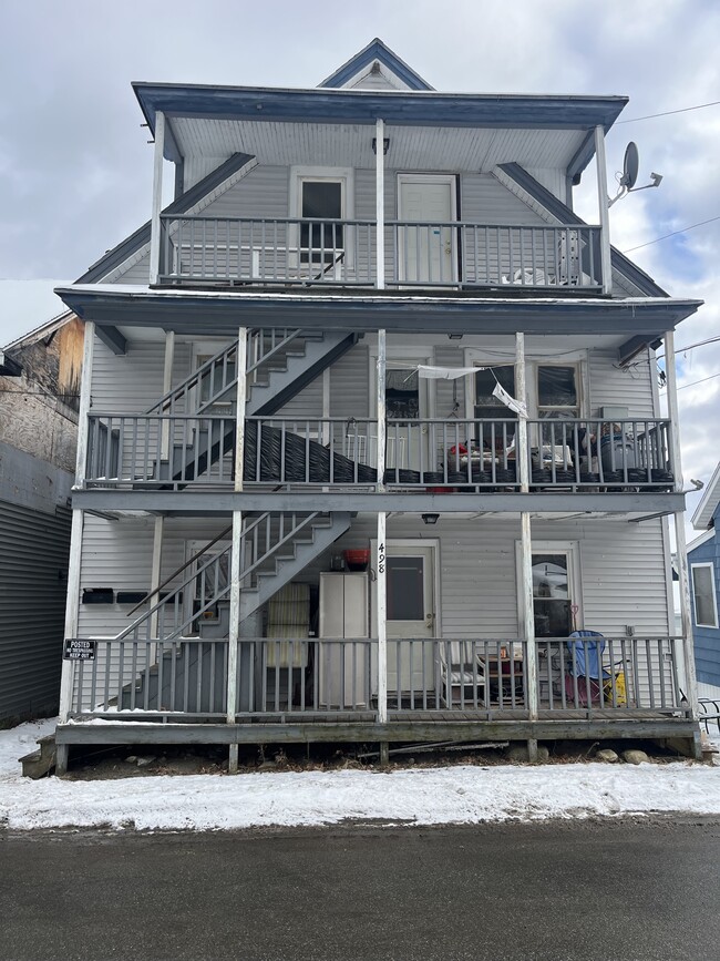 Building Photo - 498 School St Unit 1