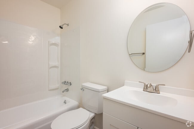 2 habitaciones, 1,5 baños - 989 pies cuadrados - Baño principal