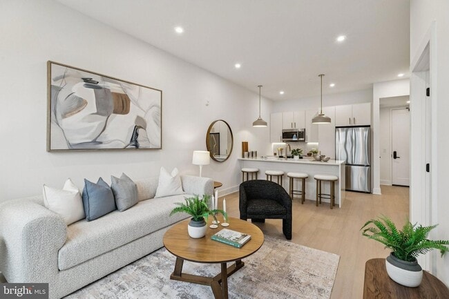 Building Photo - 30 W Allens Ln Unit 203