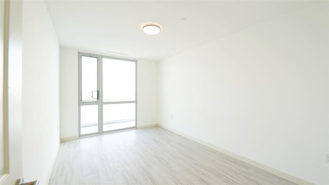 Photo - 14- 50 110th St Unit 305
