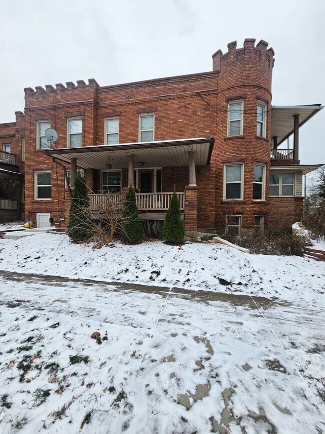 Photo - Clifton/Warren Rd 13 Units Unit 1172 Warren Rd #1