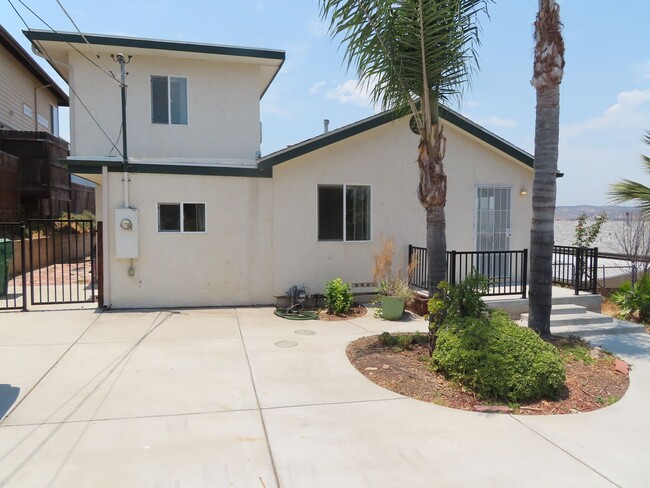 Three Bedroom House in Santee with Nice Vi... - Three Bedroom House in Santee with Nice Vi...