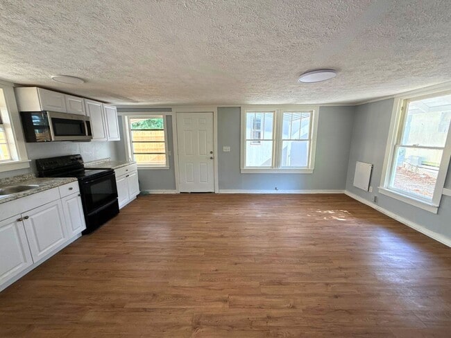 Photo - Cozy Remodeled 1BD/1BA + Bonus Room in Zephyrhills!
