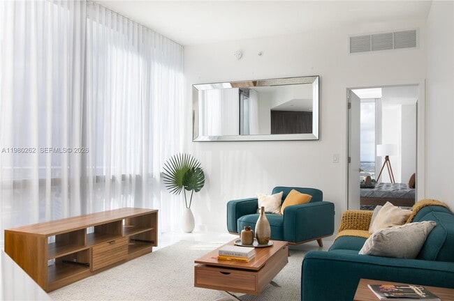 Photo - 851 NE 1st Ave Unidad 3402