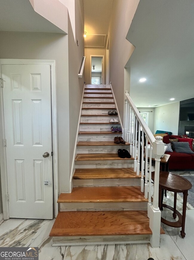 Photo - 15 Oak Hill Ct