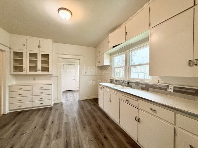 Photo - 107 W 19th St