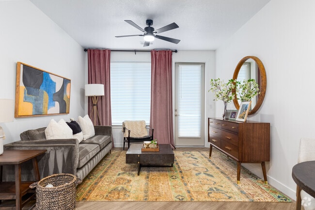 1BR, 1BA - 690SF