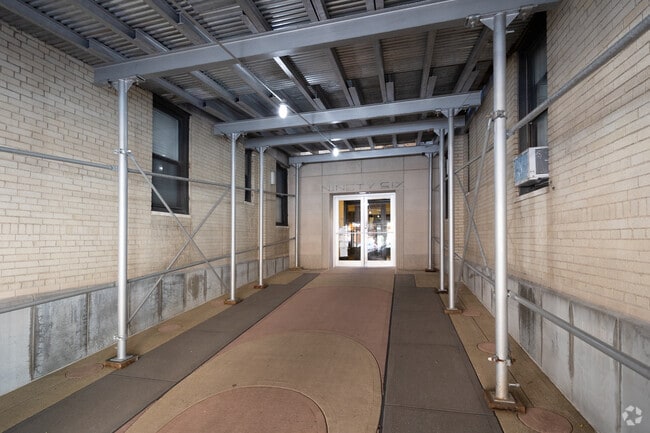 Entrance - 96 Arden St