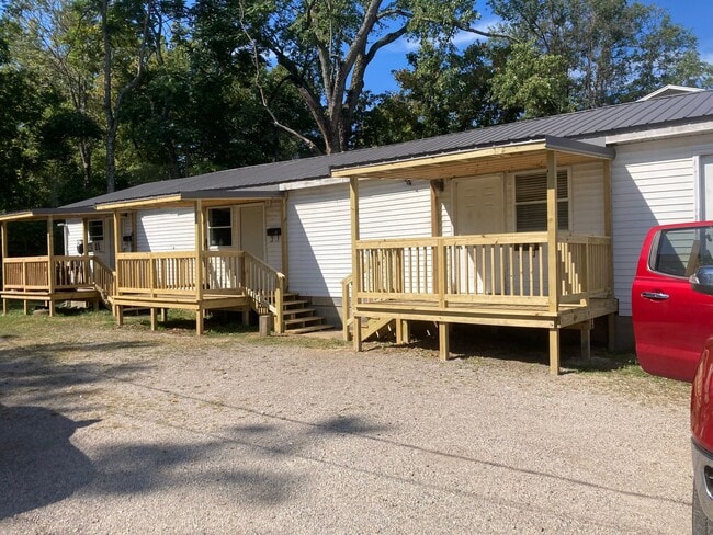 Building Photo - 2 bedroom - 1 bathroom Unit 19B Rental