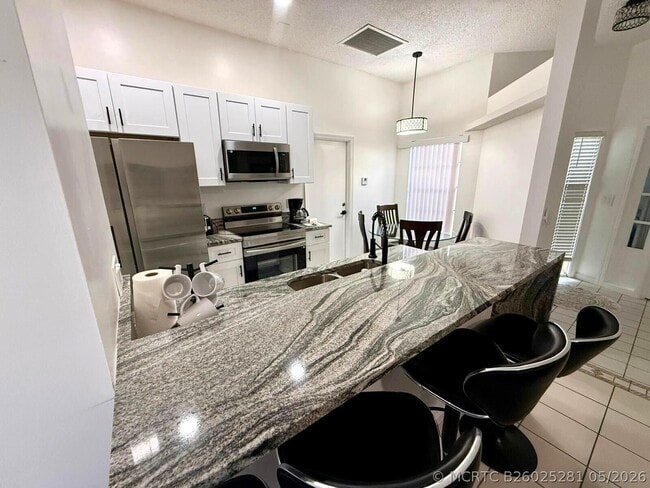 1049 Mourning Dove Ln