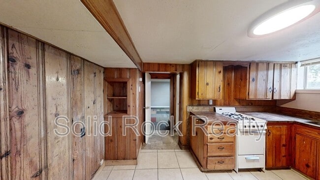 Building Photo - 1520 E Pikes Peak Ave