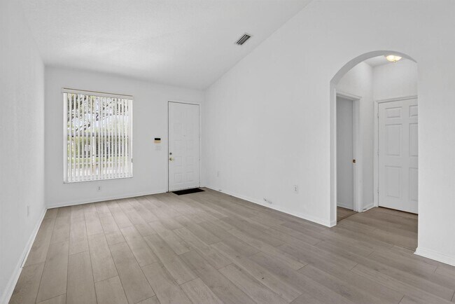 Photo - 7915 NW 20th St