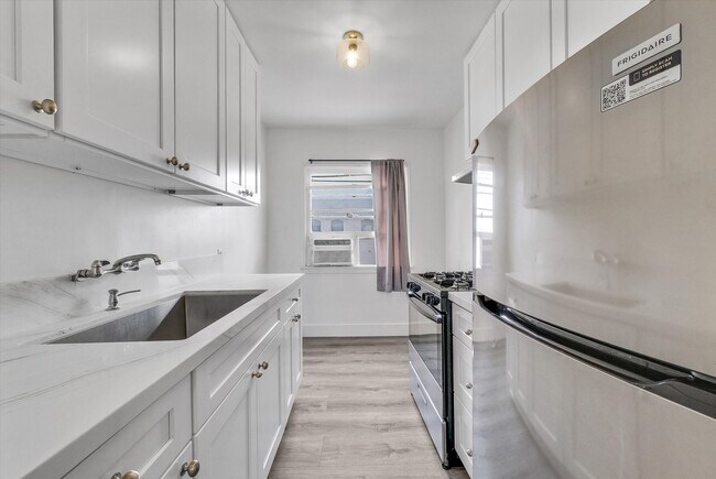Kitchen with new appliances - 122 Elm Ave