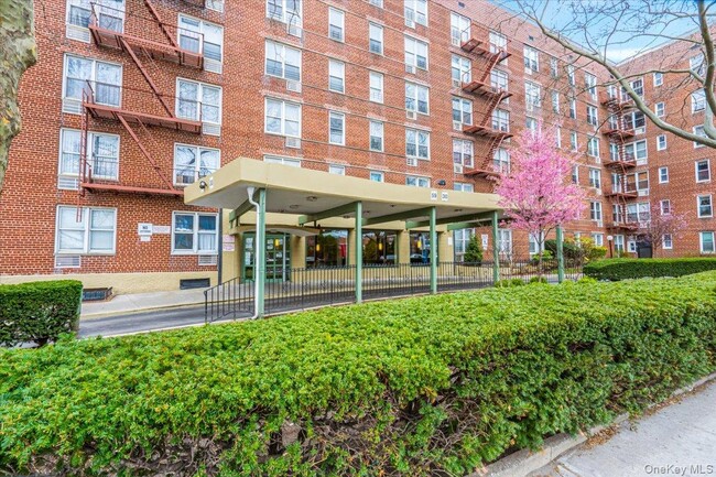 Photo - 59-30-59108 108th St Unit 6j