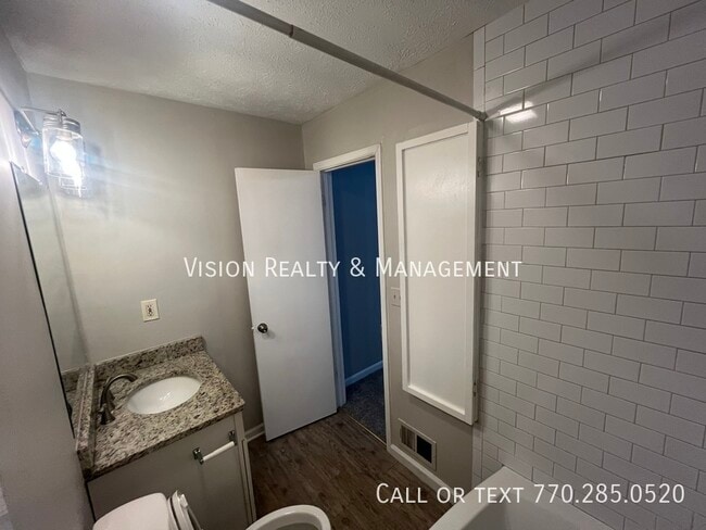 Building Photo - 5842 Oak Ct