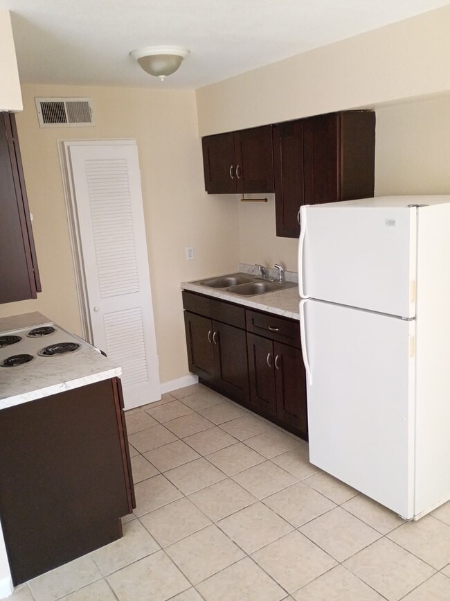 Photo - 4175 Krupp Dr Unit 10