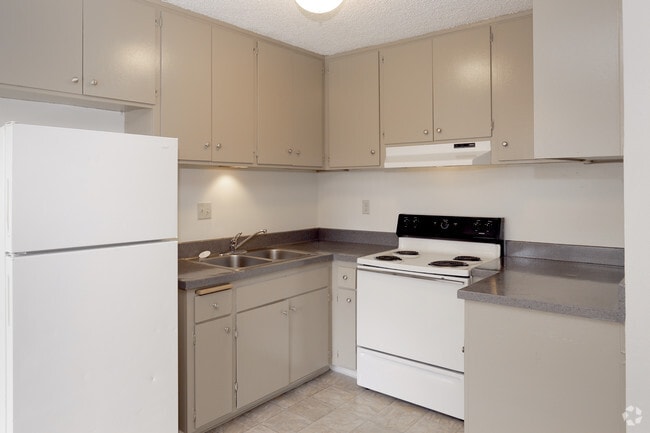 1BR, 1BA - 584 SF