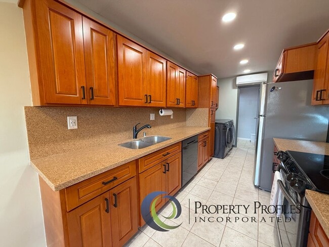 Photo - 4 Bedroom 2.5 bathroom Townhome in Kaholo ...